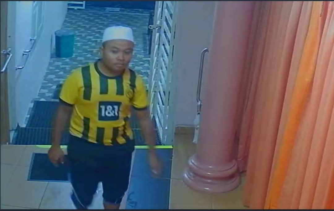 mynewshub's tweet photo. Cubaan Mer0gol Kanak-kanak Perempuan Dalam Masjid

KEJADIAN waktu solat subuh (21.2.2025) di Masjid Jamek Sungai Masin, Batang Kali.

Cubaan merogol ke atas kanak-kanak perempuan dalam kawasan masjid oleh seorang lelaki berkopiah.

Ketua Polis Daerah Hulu Selangor, Superintendan Ahmad Faizal Tahrim, ketika dihubungi media memaklumkan pihaknya akan mengeluarkan kenyataan berhubung kes itu dalam tempoh terdekat. - MYNEWSHUB