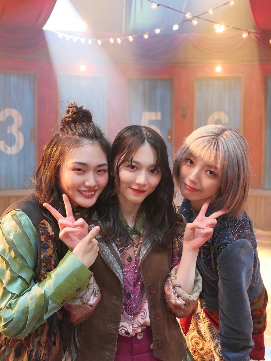 ten20061229's tweet image. フロント3人ショットビジュ最強すぎてやばいwるんちゃんのブログはこういう写真たくさん上げてくれるから嬉しい😊
#runblog