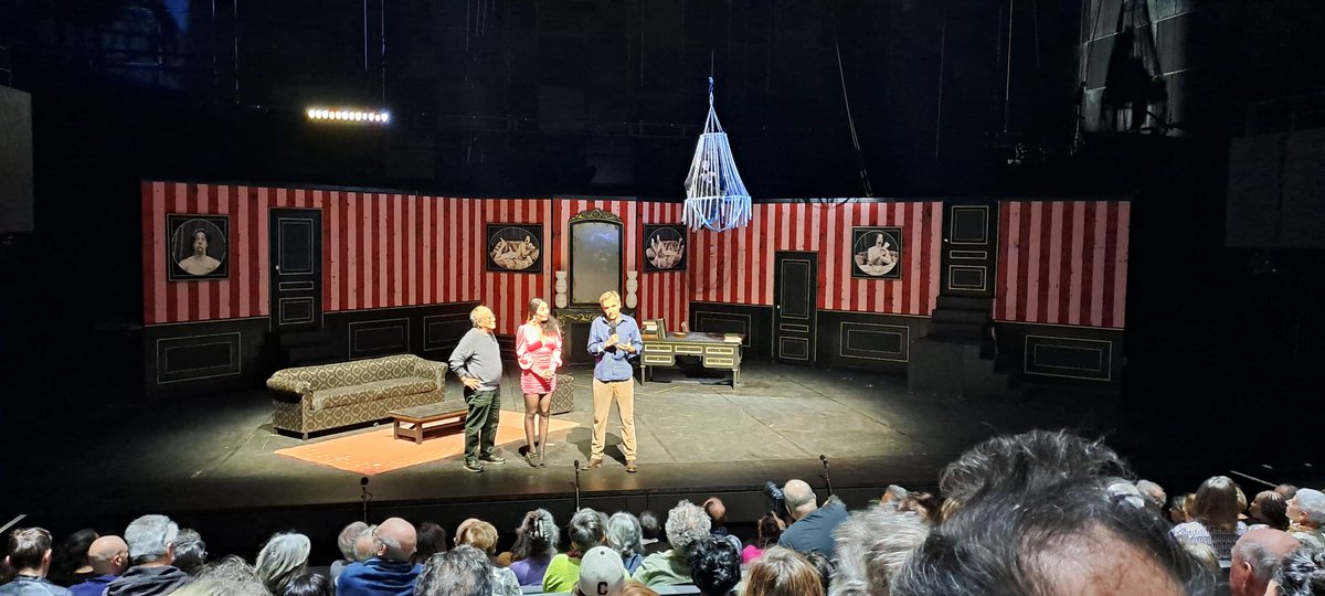 petitgibus10's tweet photo. Sortie de résidence  à  l'oara de l'adaptation de feydeau " on purge bébé ". 
Moment de soutien au spectacle vivant et à ses acteurs bien malmenés actuellement. https://t.co/mGYKw1u0R9