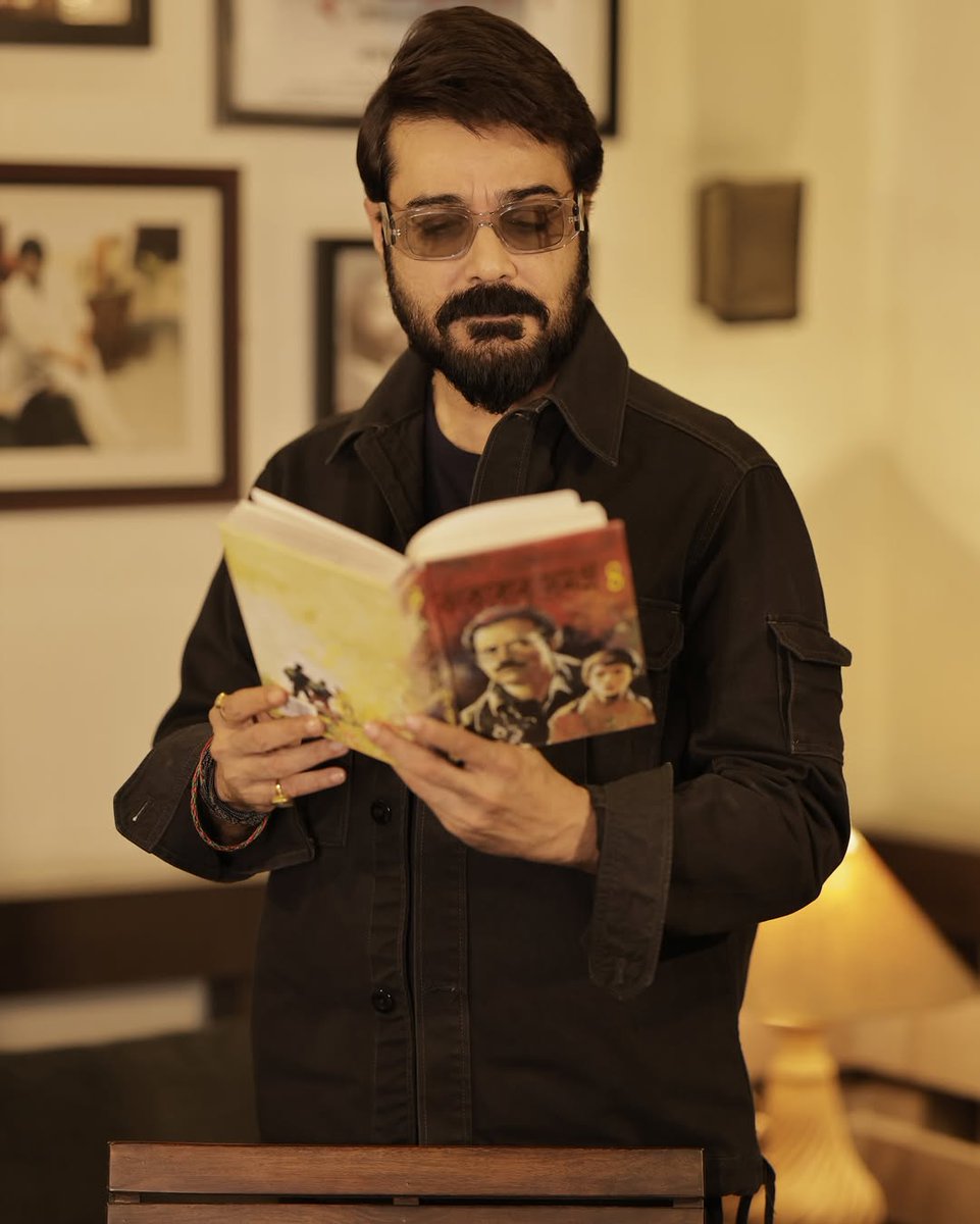 Calcutta_Times's tweet image. Guess what @prosenjitbumba  is reading?

#prosenjitchatterjee #tollywood #celeb