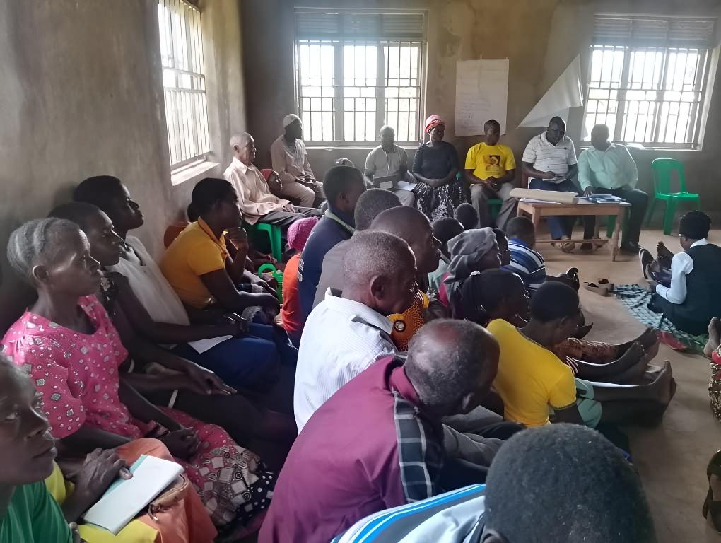 #DistrictUpdate
Members of farmer groups being trained in Market linkages and Village Saving and Loan Association (VSLA) Dynamics at Sisuni Sub County, Manafwa District
<a href="/FrankTumwebazek/">Frank K Tumwebaze,MP: Isaiah 41: 11</a> 
<a href="/PS_MAAIF/">Maj. Gen. (Rtd) David Kasura-Kyomukama</a> 
<a href="/FredBwino/">Hon. Kyakulaga Fred Bwino MP</a> 
<a href="/GovUganda/">Government of Uganda</a> 
<a href="/MAAIF_Uganda/">MAAIF 🇺🇬</a>