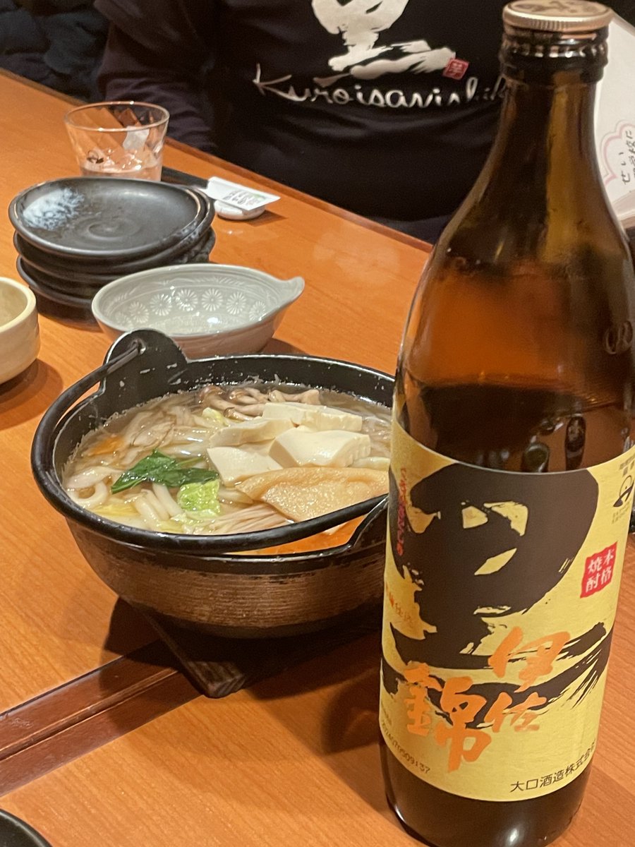 o_isanishiki's tweet image. /／
「#田中健二の今宵もくろいさ！📻」
\＼

吉本興業の #田中健二 さんが #黒伊佐錦 に合う福岡絶品料理をご紹介！

第8回目は福岡市博多区の｢#和久伊 様」

鉄板焼きのしらたき明太やちゃんこ鍋で黒伊佐錦がぐびぐびススみます☺

放送は本日2/21 20時～です📻