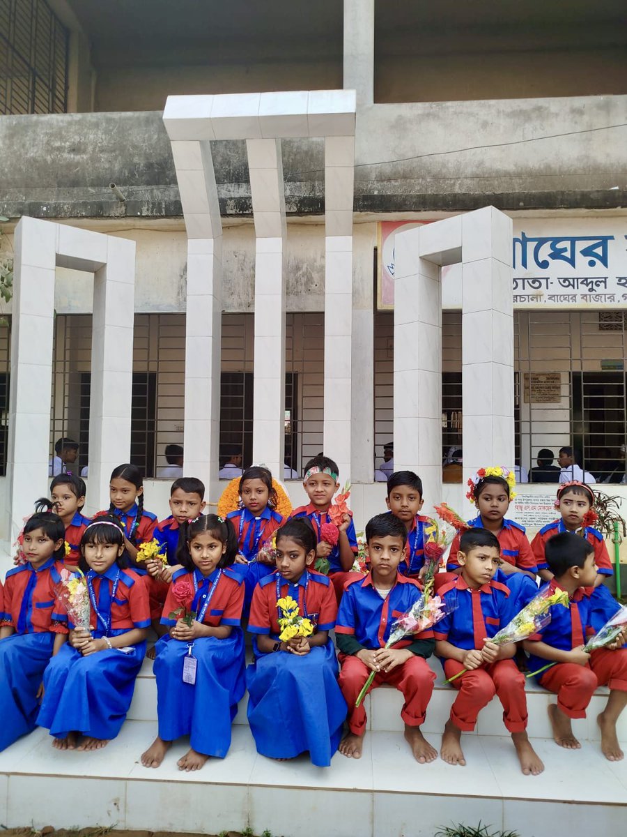 The children of <a href="/Awaj_fdn/">Awaj Foundation</a> Pre School gave flowers to Shahid Minar in respect to language #Martyrs of 21st February, 1952 who sacrificed blood &amp; lives to achieve Bangla as #mother_tongue.
