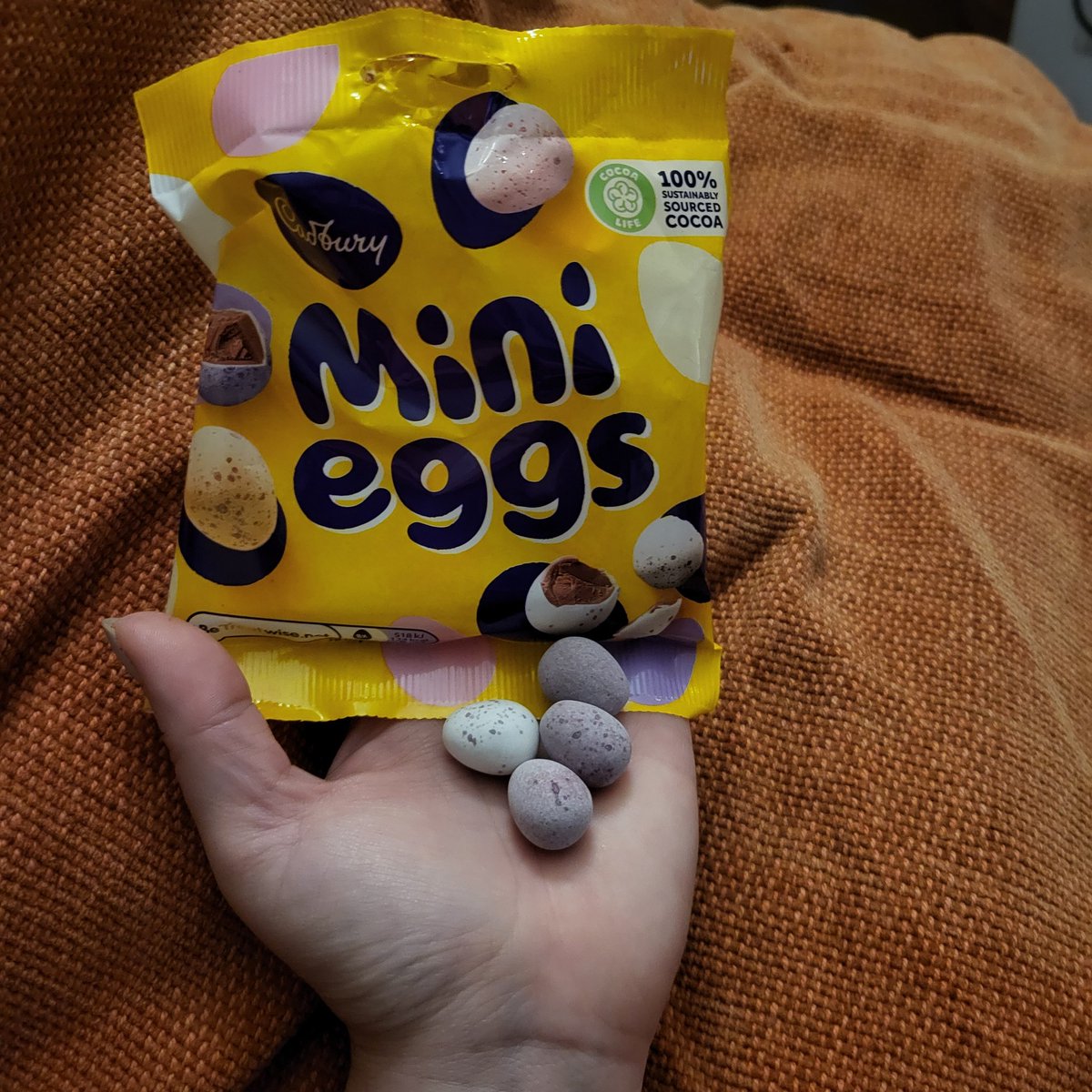 M_is_for_Magic_'s tweet image. I can&apos;t stop eating these, what on earth are they made of?! Can&apos;t be just chocolate it&apos;s so ridiculous...😵
#help