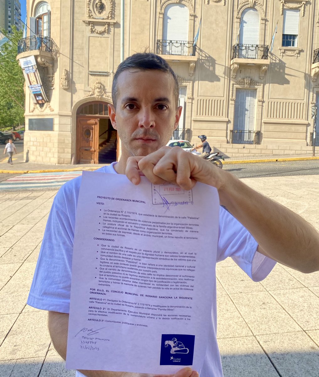 Hoy 21/02 ingresamos un Proyecto para cambiar el nombre de la calle Palestina por Familia Bibas. Creemos que es necesario un rápido e inmediato reconocimiento a las víctimas del horror, ciudadanos argentinos 🇦🇷🇮🇱 como todos nosotros. 
Al igual que proponemos erradicar la figura