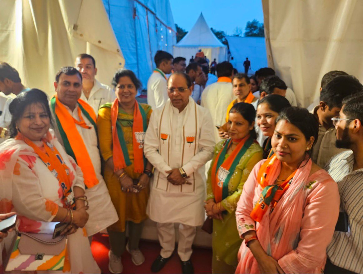 Mamta tewari(मोदी का परिवार) tweet media