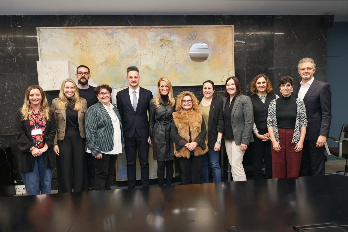 aiguesbcnclient's tweet image. 🔈Avui ens reunim amb Maria Eugènia Gay, tinenta d’Alcaldia de l’Ajuntament de #Barcelona, per analitzar l’impacte del #ProgramaONA en el municipi.

Aquest programa és una iniciativa conjunta amb @CreuRojaCAT per millorar l’ocupabilitat de persones en situació de vulnerabilitat.