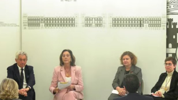 <a href="/MariaEmiliaAdan/">Maria Emilia Adán</a> <a href="/M_Presidencia/">Ministerio de la Presidencia, Justicia y R. Cortes</a> A la pregunta de la DGSJFP Ester Pérez sobre el aporte de los registradores en los #MASC, la decana ah subrayado que "la #mediación no es una intuición, sino el fruto de una continua formación: a través del impulso del director del Centro de Conciliación y Mediación Registral,
