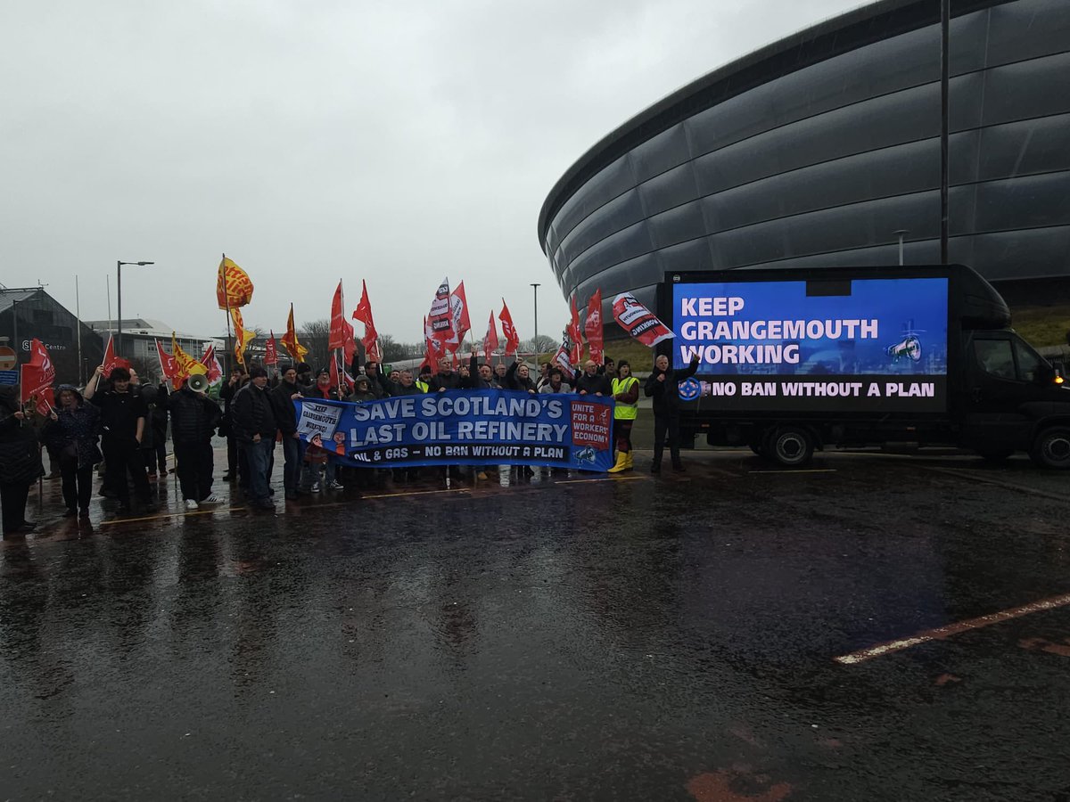BrianLeishmanMP's tweet photo. The Grangemouth refinery workers need answers from @AnasSarwar and @Keir_Starmer
It’s not too late for the government to deliver on its promise and step in and provide a just transition for Grangemouth and for all of Scotland.
Put Scotland at the heart of this government. https://t.co/PKPUiMG08C
