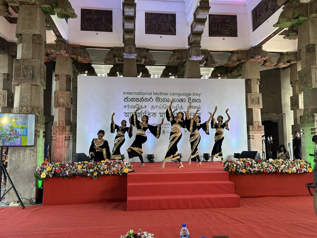 Multilinguism and cultural diversity enrich 🇱🇰as well as 🇨🇭. Thank you <a href="/bdhclanka/">Bangladesh in Sri Lanka</a> and the Ministry of Education of Sri Lanka for the festive event on today’s International Mother Language Day.