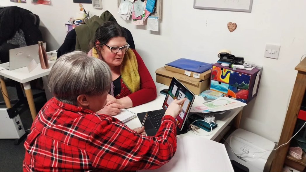 This week at our W4W program, we worked on setting up emails, looking at online job postings &amp; taking videos! 💻🤳 For our wellbeing wind-down, the lovely Ravinder guided us through some gentle movement &amp; chair yoga 🌷
#women4women #EmpoweringWomen  #GenerationsTogether