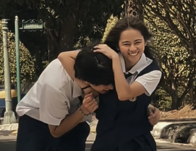 lovireii's tweet photo. the cutest photo sequence https://t.co/AGrvv1GLQY