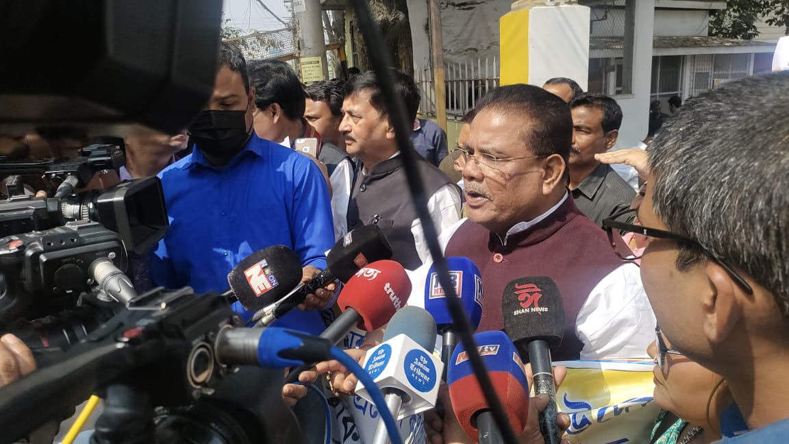 Today, we <a href="/INCAssam/">Assam Congress</a> protested against the brutal attack on MP <a href="/rakibul_inc/">Rakibul Hussain</a> by <a href="/BJP4Assam/">BJP Assam Pradesh</a> goons in broad daylight. 

This hooligan strategy will not help BJP in the upcoming 2026 assembly elections. The people of Assam will give a befitting reply to their Gundaraj soon.