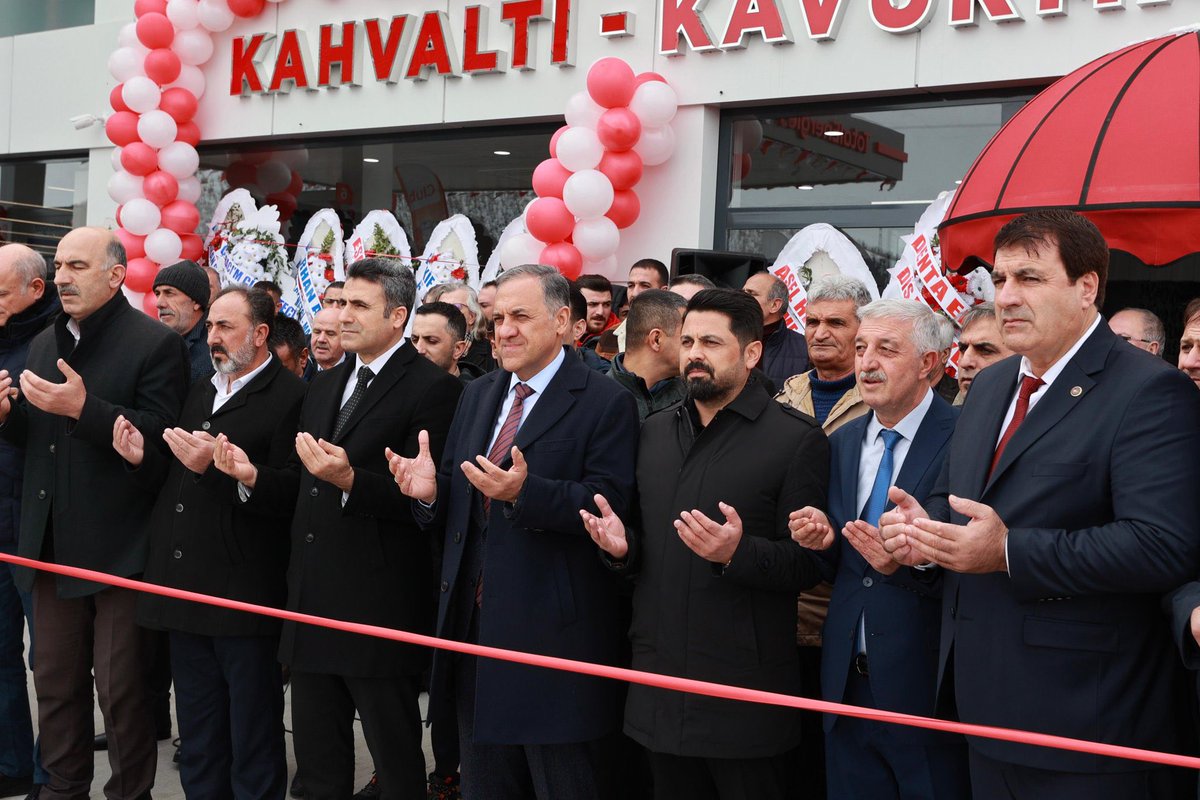 İş insanı Ağa Köçer tarafından hizmete sunulan İçpınar Cafe Restaurant’ın açılış programına katıldık.

Şehir ekonomisine katkı sağlayacak bu güzel mekânın hayırlı olmasını diliyor, bereketli kazançlar diliyorum.