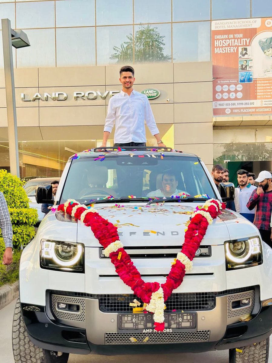 SaraChoudharyNC's tweet photo. @NirmlChoudhary
#NewDefender #brother #ruking https://t.co/OotOcwkKEg