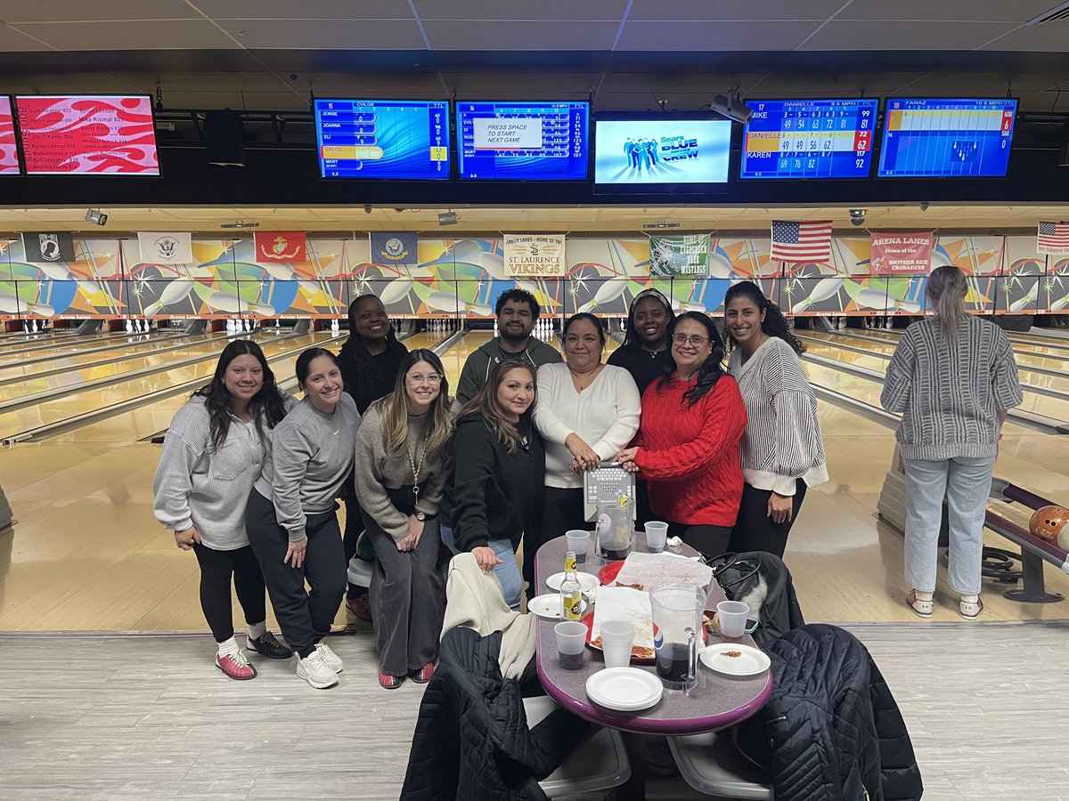 D124 #iBelong affinity group went bowling yesterday! So much fun! #BeEvergreen #iBelonginEvergreen 🎳 💚