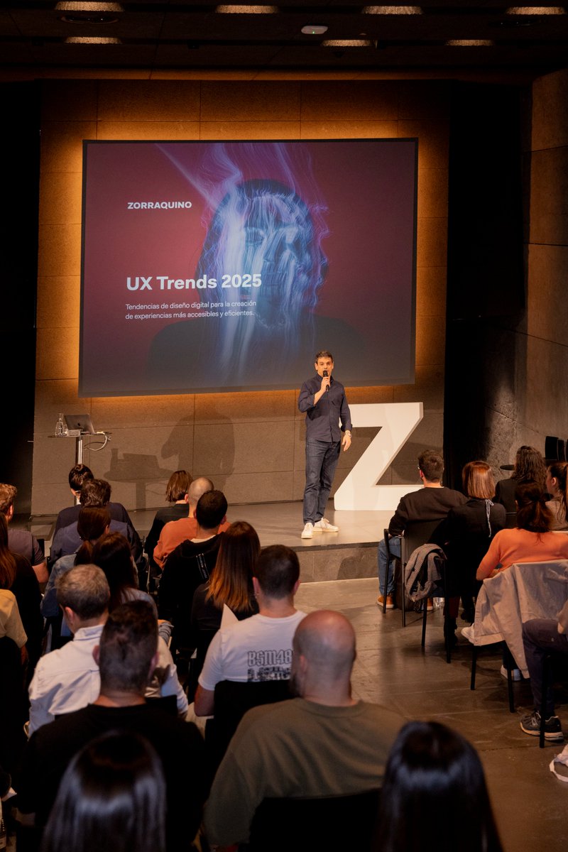 Ayer, UX Trends, en <a href="/AzkunaZentroa/">Azkuna Zentroa - Alhóndiga Bilbao</a>. Muchas gracias a <a href="/isadc_/">Isa</a>, de <a href="/somostramontana/">INSTITUTO TRAMONTANA</a>, por acompañarnos. ¡Fue un lujo! 

Descárgate el informe y descubre las corrientes que entran con fuerza y perspectivas renovadas en la creación de productos digitales.
👉 zorraquino.com/informes/ux-tr…