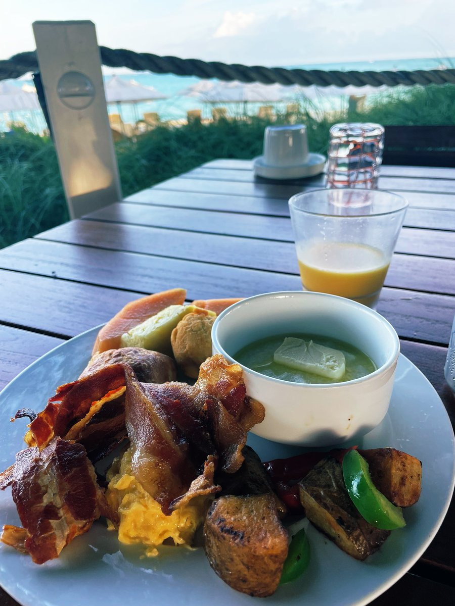 SRRossman's tweet photo. Breakfast views https://t.co/f85W7G0csj