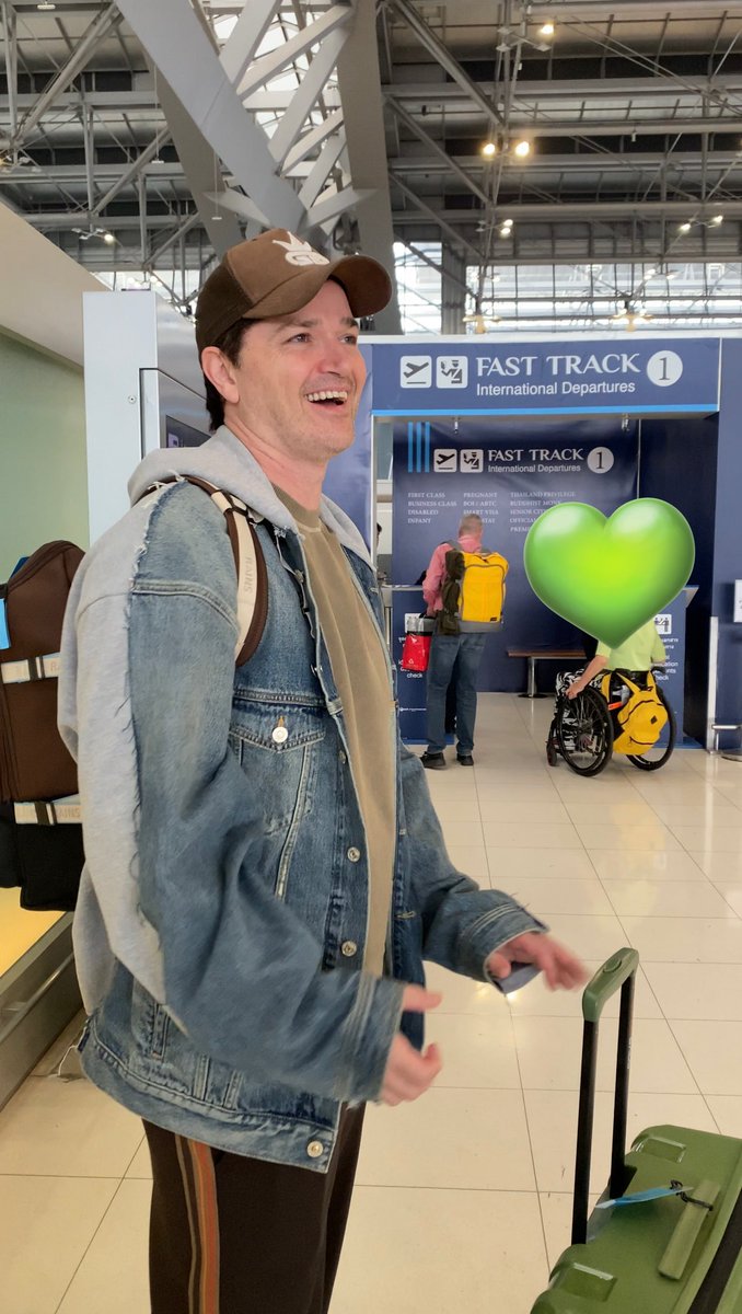 senoritaarmanda's tweet image. Dont know how to put into words to get a chance to see and hug you again. I love you to the moon and back. Hope you’ll enjoy your time with your family and loved ones. Til we meet again.

#TheScript
#SatellitesWorldTourBangkok 🛰
#TheScriptSatellitesWorldTour #SatellitesWorldTour