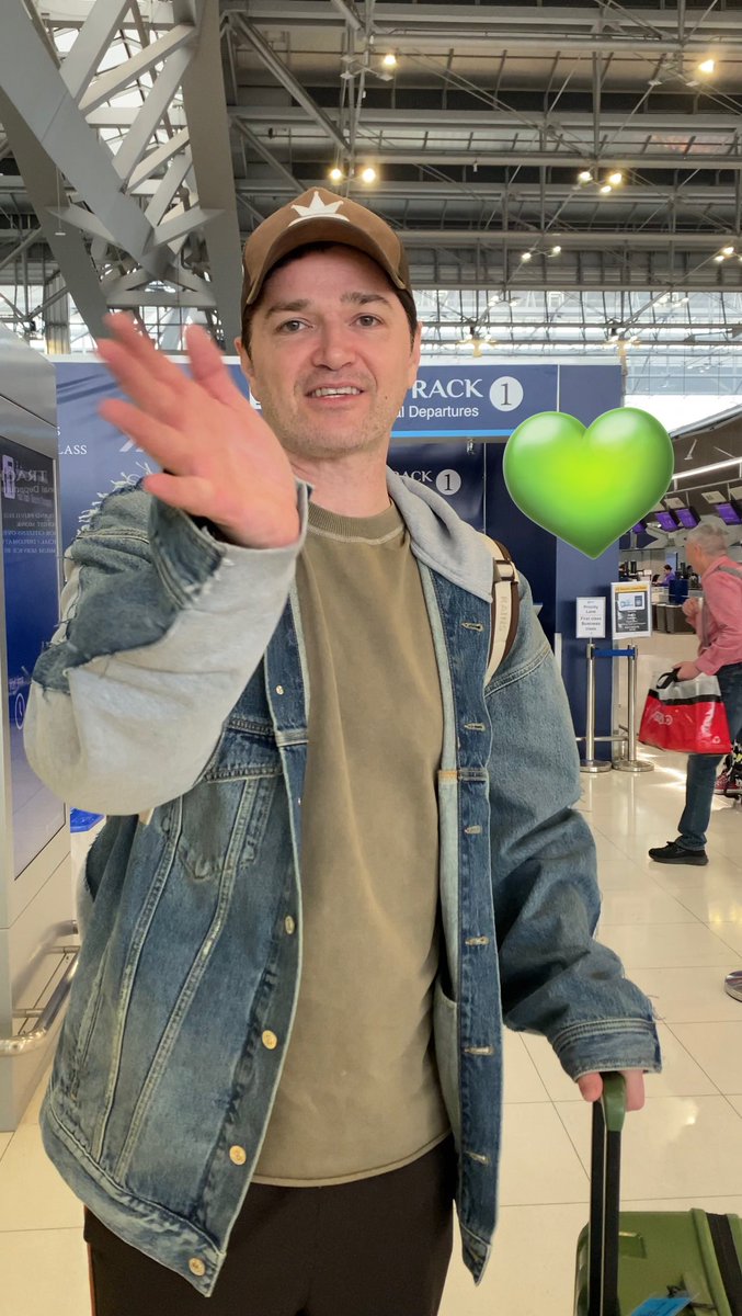 senoritaarmanda's tweet image. Dont know how to put into words to get a chance to see and hug you again. I love you to the moon and back. Hope you’ll enjoy your time with your family and loved ones. Til we meet again.

#TheScript
#SatellitesWorldTourBangkok 🛰
#TheScriptSatellitesWorldTour #SatellitesWorldTour