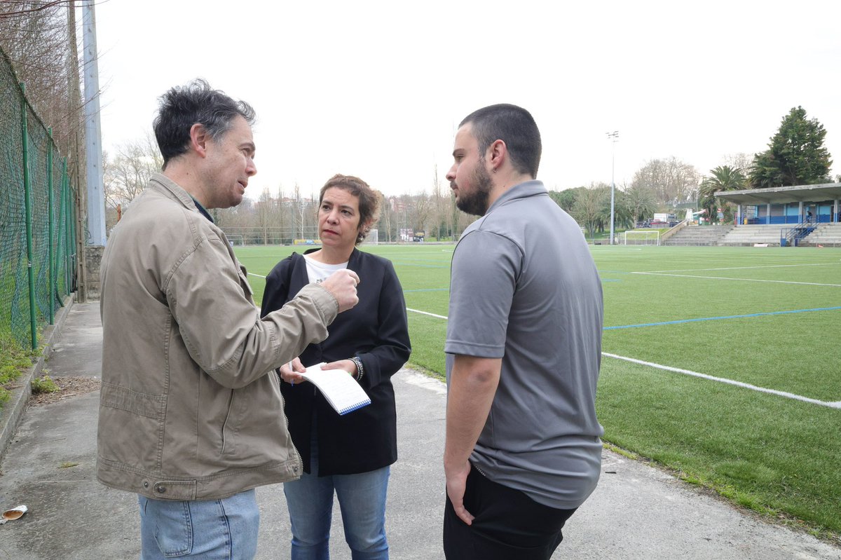 ehbildudonostia's tweet image. .@kostkas_ke futbol taldeko kideen bidez Matigoxotegi zelaiaren egoera ezagutu dugu, baita ondoko parkearena ere.

Biek ala biek inbertsioa behar dute. Batak bereziki argindar sistemari dagokionez, eta besteak puntu beltzak ekiditeko.

#Plazatik