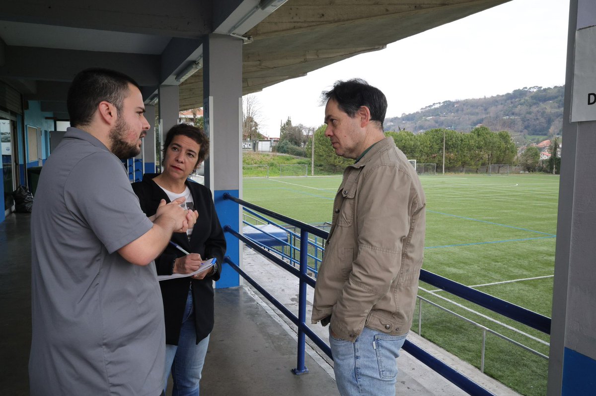 ehbildudonostia's tweet image. .@kostkas_ke futbol taldeko kideen bidez Matigoxotegi zelaiaren egoera ezagutu dugu, baita ondoko parkearena ere.

Biek ala biek inbertsioa behar dute. Batak bereziki argindar sistemari dagokionez, eta besteak puntu beltzak ekiditeko.

#Plazatik
