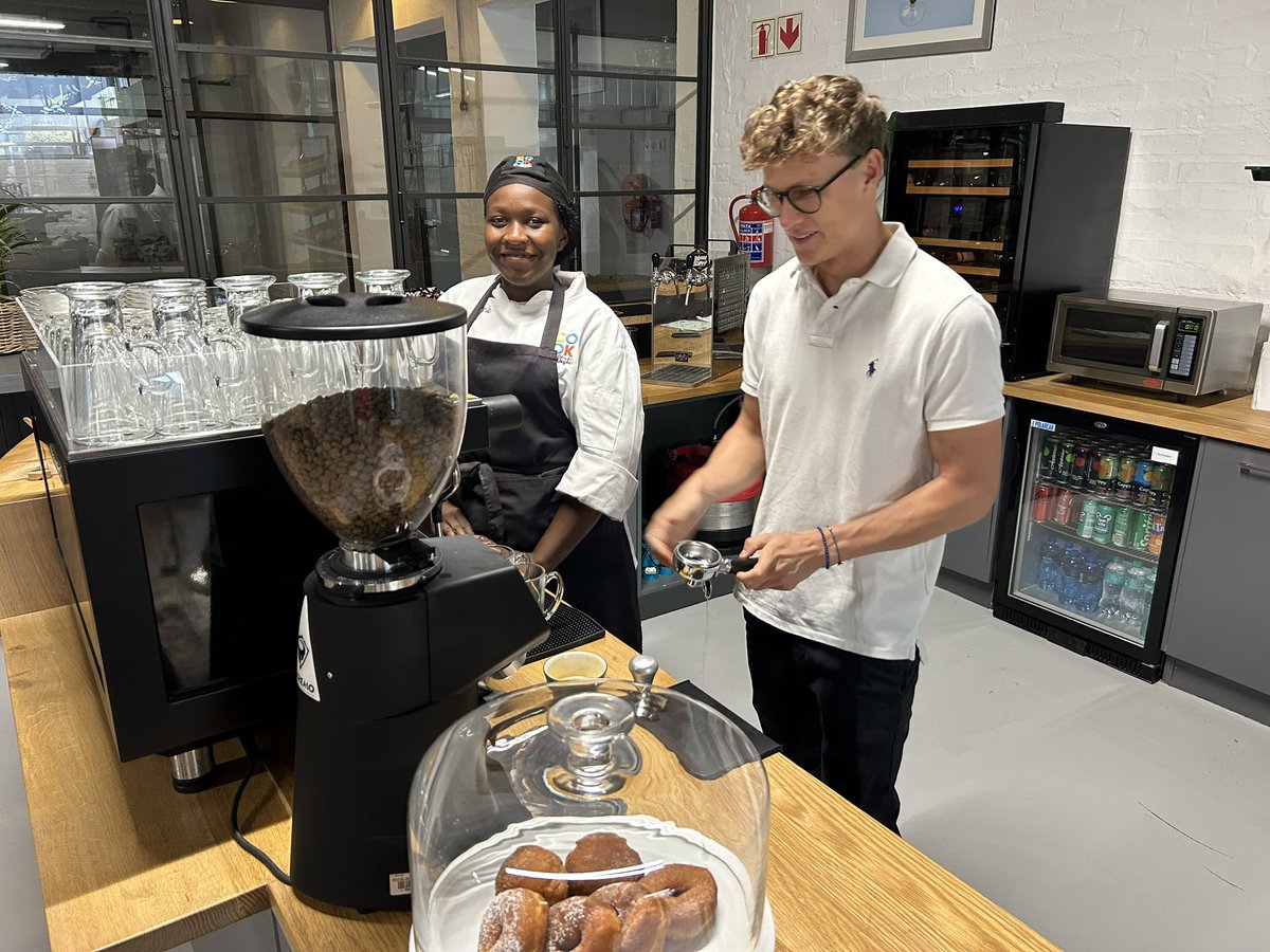 koenigsbrun's tweet photo. Happy to visit #Cooktastic’s new expanded facilities - thx also to support from 🇦🇹 -  offering 100 #youth per year a 5 mths hospitality training incl job placement in #CapeTown! So impressive! Using their catering for our next event in town 🙌
@CooktasticH 
#Rotary @AustriainZA https://t.co/2sggDNuSmj