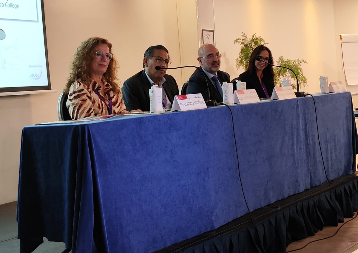 grupolinfomas's tweet photo. Se inicia el debate con todos los ponentes que han participado en la Mesa 6, moderado por la Dra. Marta Llanos Muñoz del Hospital Universitario de Canarias
#Mesa6 #XVIIICursoGOTEL #Linfomas https://t.co/ygAZFBsKQz