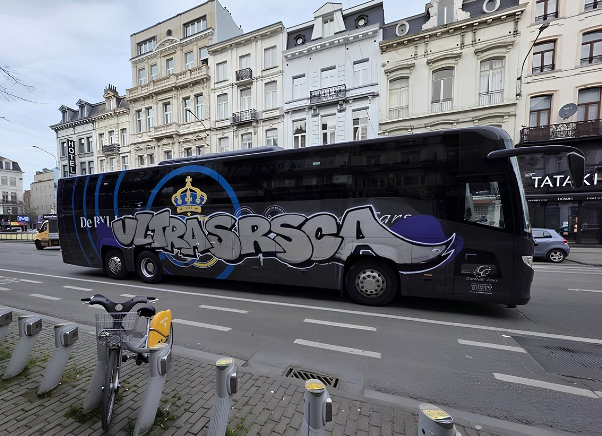Anderlecht'in taraftar grubu "Ultras RSCA", rakipleri Union Saint-Gilloise’in takım otobüsüne grafiti yaparak dikkat çekti. Olay, Union Saint-Gilloise'in Ajax ile oynayacağı Amsterdam’daki karşılaşma öncesinde gerçekleşti. Otobüs bu şekilde Hollanda'ya hareket etti.