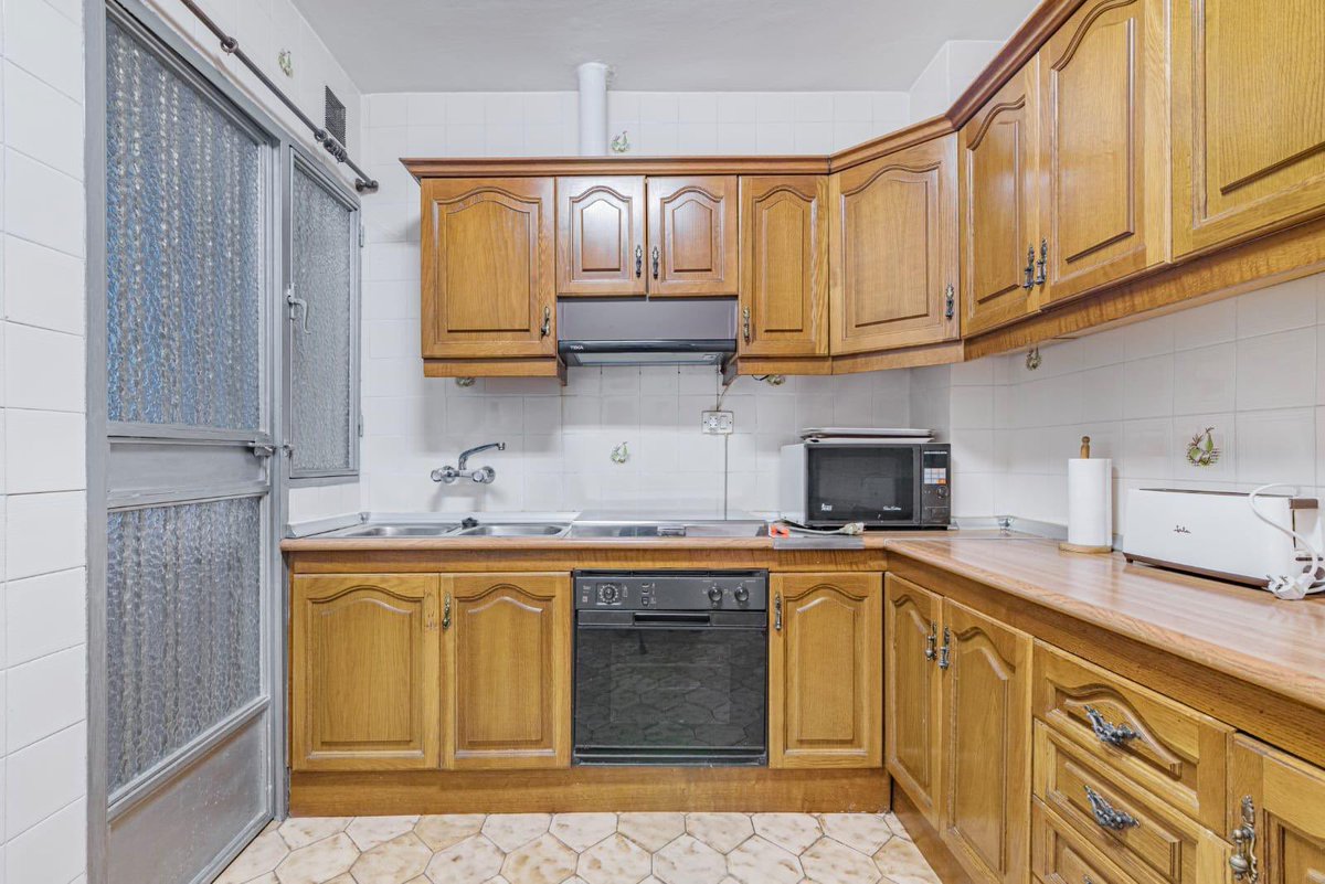 Alesitooo0's tweet photo. Buscamos compi de piso. Ubicado en la Placeta de la Cruz, muy luminoso y bien equipado. 
La habitación tiene luz natural y cama de matrimonio.
Somos un chico y una chica de 21 años.
Para entrar ya si se quiere. 
#pisogranada #granada #habitacionesgranada #granadapiso #cartuja https://t.co/3cXY44mY2p