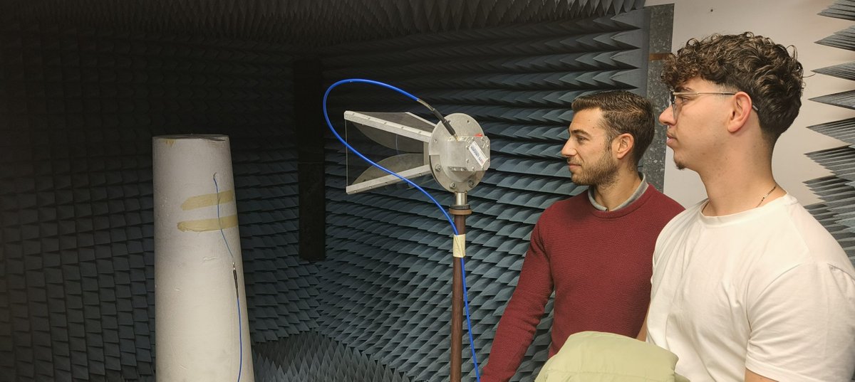 🧩 Los alumnos del centro de Formación Profesional La Torreta de Elche e investigadores de la <a href="/epse_umh/">EPSE</a> han realizado una sesión de trabajo 👀 donde han podido medir el diagrama de radiación de antenas en una cámara anecoica 📝
Más información: comunicacion.umh.es/2025/02/21/la-… 👈🏻