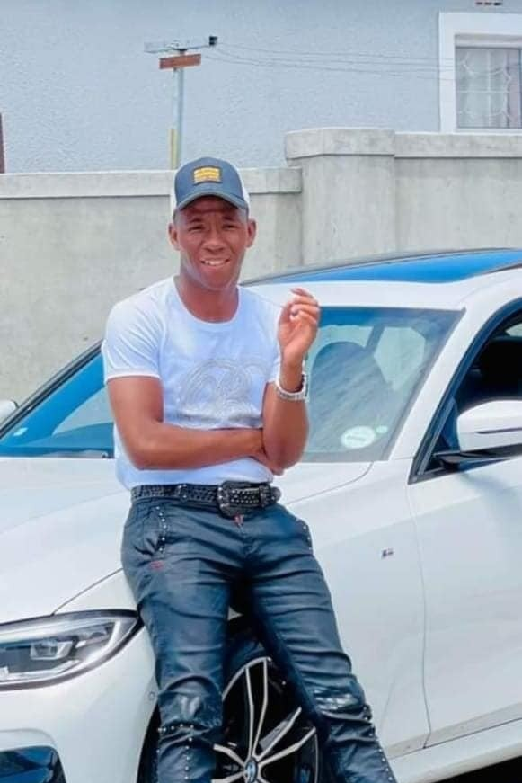PrimeTimeNewsZA's tweet photo. TEACHER WHO BECAME A SERIAL KILLER

This is Khayelitsha's most feared and dangerous criminal, Yanga ‘Bara’ Nyalara. He was a teacher by profession. He is responsible for killing at least 18 people. He was killed yesterday in the Eastern Cape by the police. https://t.co/ADITZthhr0