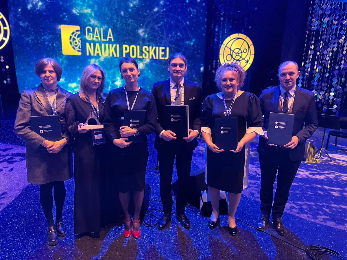 Nasi pracownicy zostali nagrodzeni podczas Gali Nauki Polskiej:
• prof. dr hab. inż. Dominik Szwajgier
• dr hab. Ewa Baranowska-Wójcik, prof. uczelni
• mgr inż Iwona Niezgoda
• dr inż. Kamila Borowiec

Gratulujemy! 👏