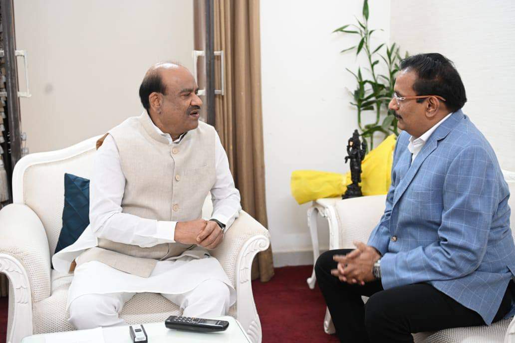 KesineniS's tweet image. ఈరోజు న్యూఢిల్లీలో స్పీకర్ ఓంబిర్లా గారిని మర్యాదపూర్వకంగా కలవడం జరిగింది....

@ombirlakota #OmBirla #LokSabhaSpeaker #newdelhi