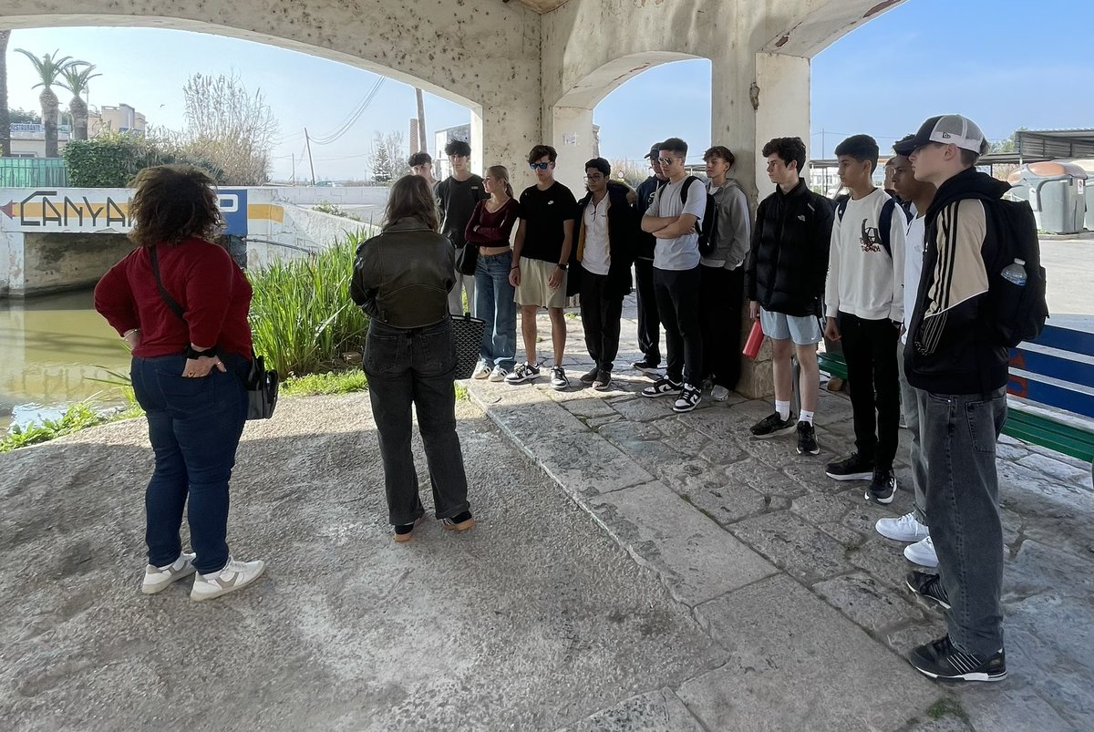 ElthamCLang's tweet photo. Day 4 in València: The students interviewed locals in the area before embarking on a journey to the L’Albufera Natural Park. They enjoyed a boat tour of the intricate irrigation system, along with a walking tour of the fishing and rice farming town. https://t.co/GiMe5tQiop