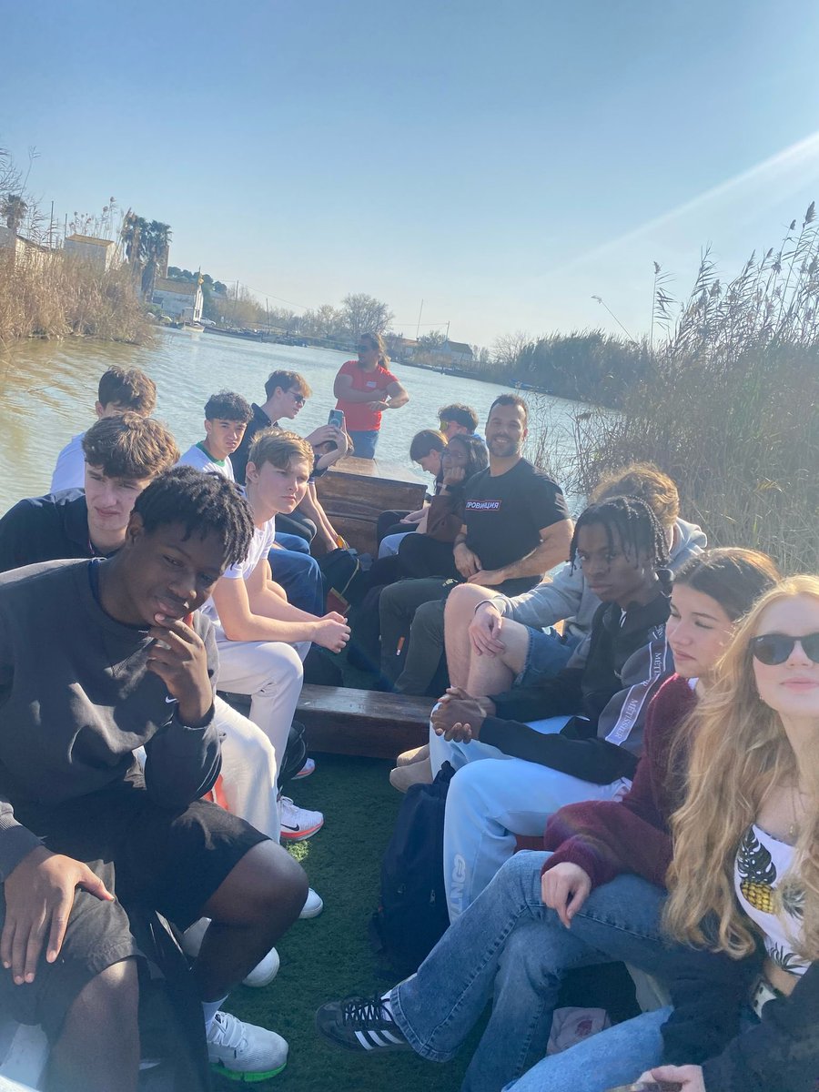 ElthamCLang's tweet photo. Day 4 in València: The students interviewed locals in the area before embarking on a journey to the L’Albufera Natural Park. They enjoyed a boat tour of the intricate irrigation system, along with a walking tour of the fishing and rice farming town. https://t.co/GiMe5tQiop