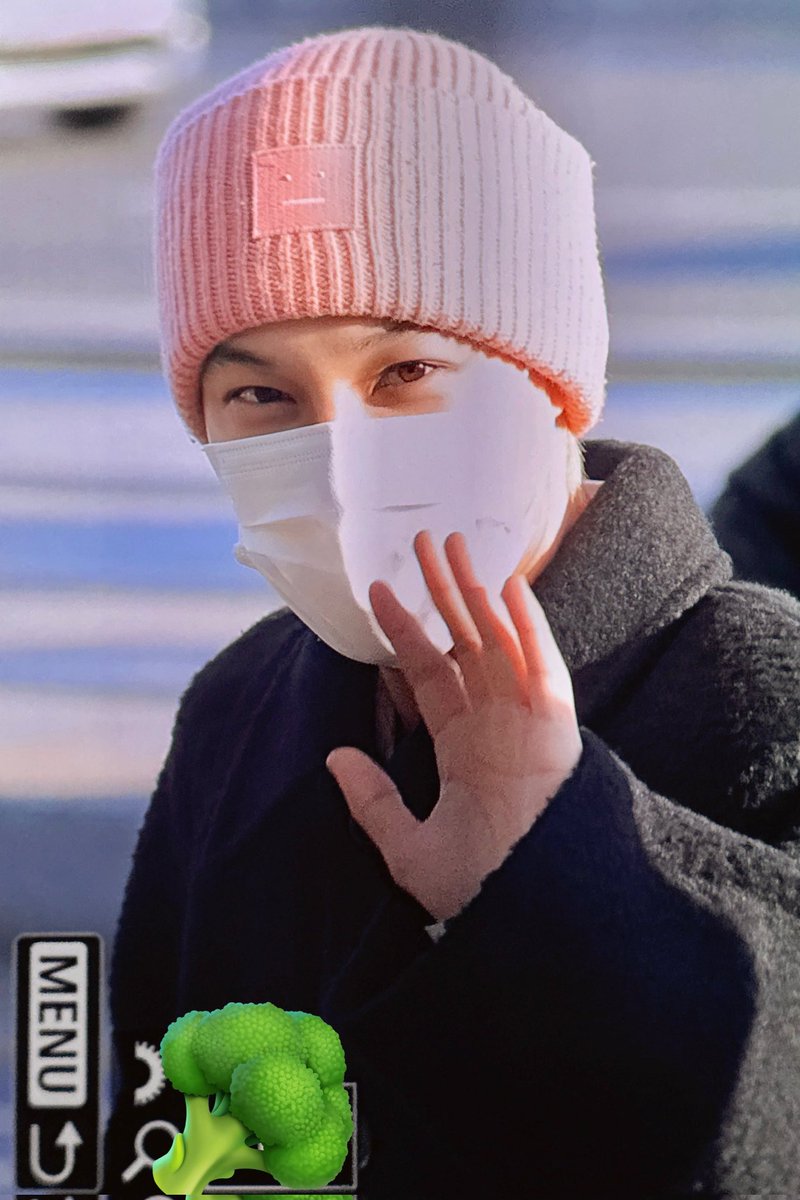 تو چشماش آفتاب خورده خوشگلتر شده😭
<a href="/weareoneEXO/">EXO</a> #KAI
