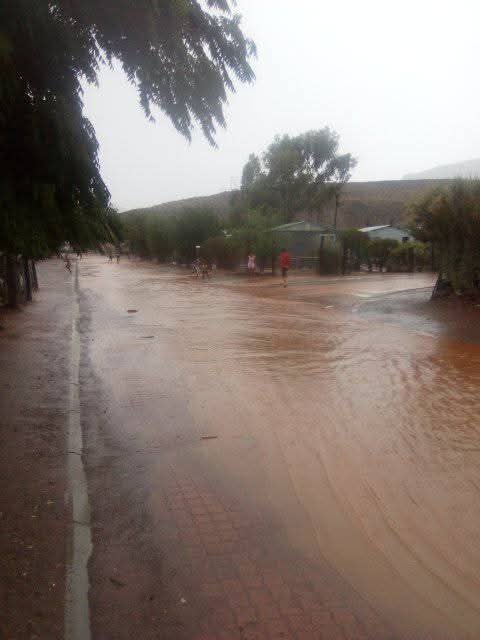ReenvalSA's tweet photo. Goeiemore Reenvallers ek het paar fotos geneem gisternamiddag nadat dit so lekker gereen het in die #Noordkaap #Calvinia #Hantam 📷Anneline Tromp @peoples_weather @SAWeatherServic @VoxWeatherZa @AgriSA1904 @landbou @maroelamedia https://t.co/G2iTW9O44Y