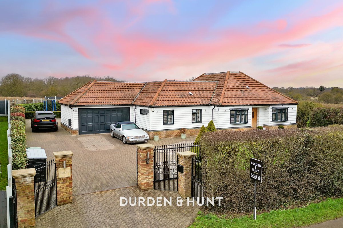 DurdenandHunt's tweet image. Check out our Co Founder James Hunt's latest insights into the upcoming Spring market here 🐣durdenandhunt.co.uk/blog/spring-aw…