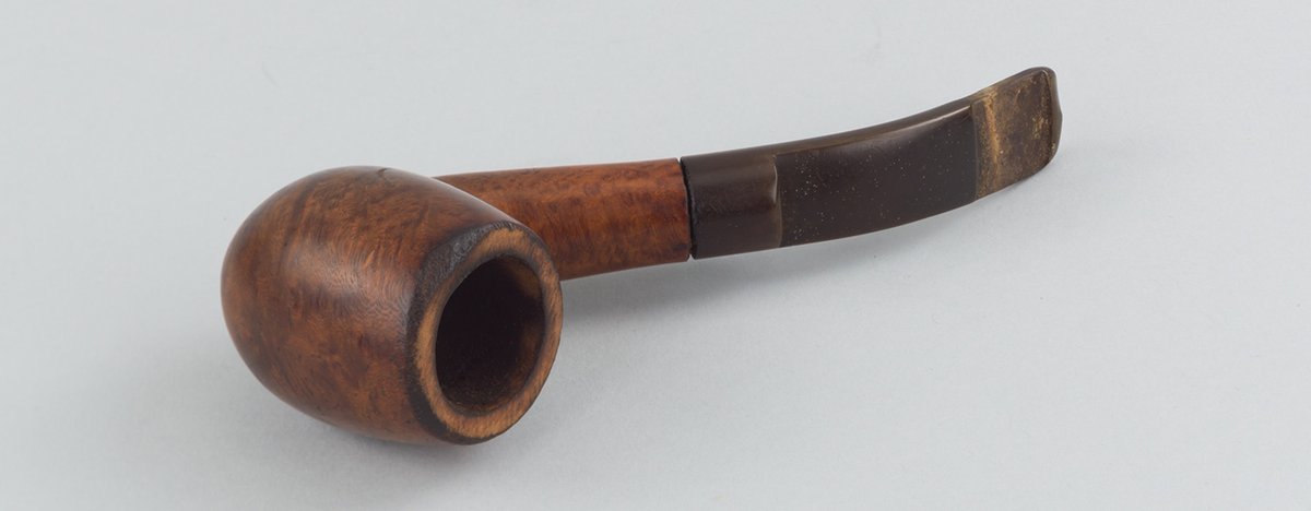 🖋️ «𝘋𝘪𝘦 𝘎𝘦𝘴𝘵𝘢𝘭𝘵𝘶𝘯𝘨 𝘥𝘦𝘴 𝘓𝘦𝘣𝘦𝘯𝘴 𝘣𝘦𝘨𝘪𝘯𝘯𝘵 𝘣𝘦𝘪 𝘥𝘦𝘯 𝘬𝘭𝘦𝘪𝘯𝘴𝘵𝘦𝘯 𝘋𝘪𝘯𝘨𝘦𝘯.» – Max Frisch
 
Entdecke im neuen ETHeritage-Blog, was Alltagsobjekte über Frischs Verhältnis zu Realität, Gesellschaft und Politik verraten: etheritage.ethz.ch/2025/02/21/max…