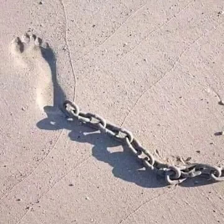 Ali_Langah_'s tweet image. سنڌي قوم جي پيرن م نه پر
 دماغ م به زنجيرون لڳل آھن ....
#NoMoreCanalsOnindus