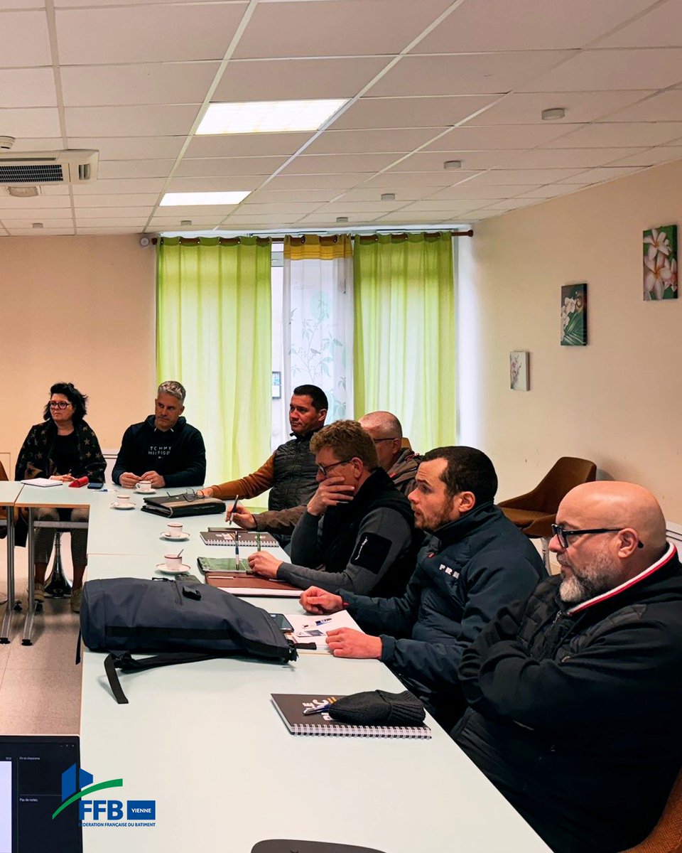 Le président Benoît Jacquemin et le vice-président Fabrice Clement, en charge de l'#Artisanat, ont rencontré nos adhérents le 6 février dernier à Montmorillon.

Un moment convivial marqué par des échanges sur le quotidien de chacun et un point sur la situation économique. #ffb