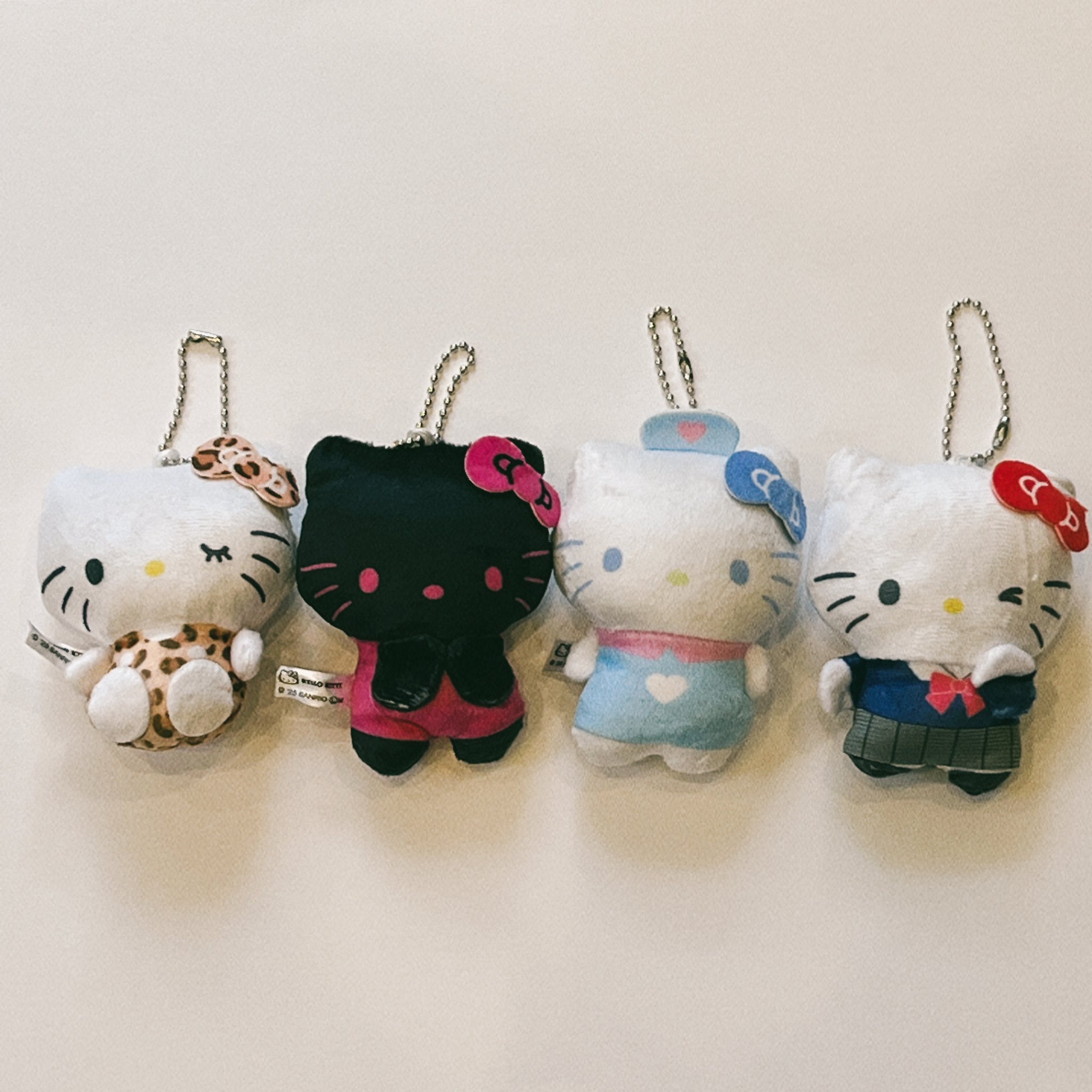 激レア⭐︎　宝塚歌劇 コラボ　キティちゃん　ペアセット　ボールチェーン　サンリオ サンリオ推し活部🌈 on X: 