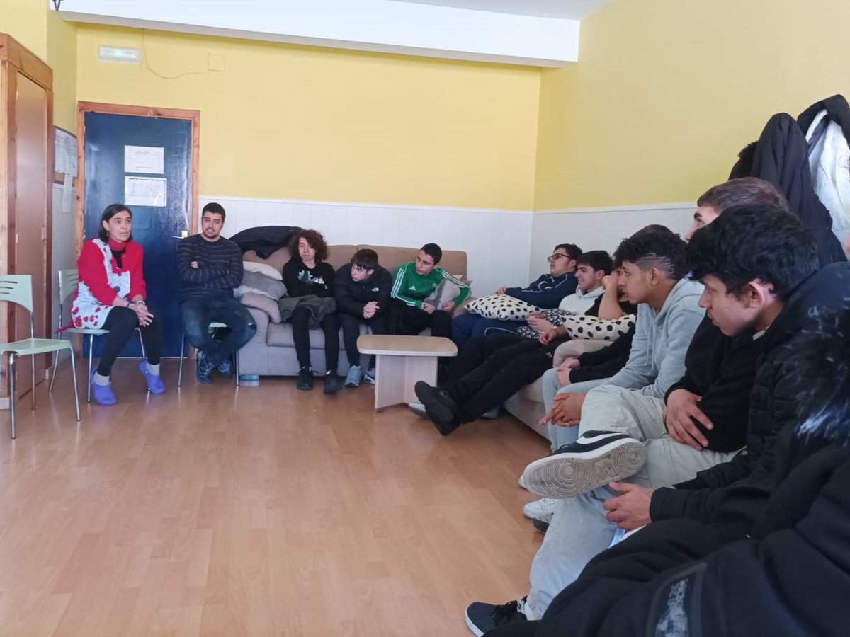 CryptoDomAlts's tweet image. 🔵El pasado martes, recibimos en el CEE #ElAlba la visita de los alumnos del FP de Informática y Comunicaciones del Centro Padre Aramburu.

👉🏼Nos presentaron proyectos tecnológicos para mejorar el aprendizaje y la vida diaria de las personas con #autismo.

#EducaCyL @educacyl