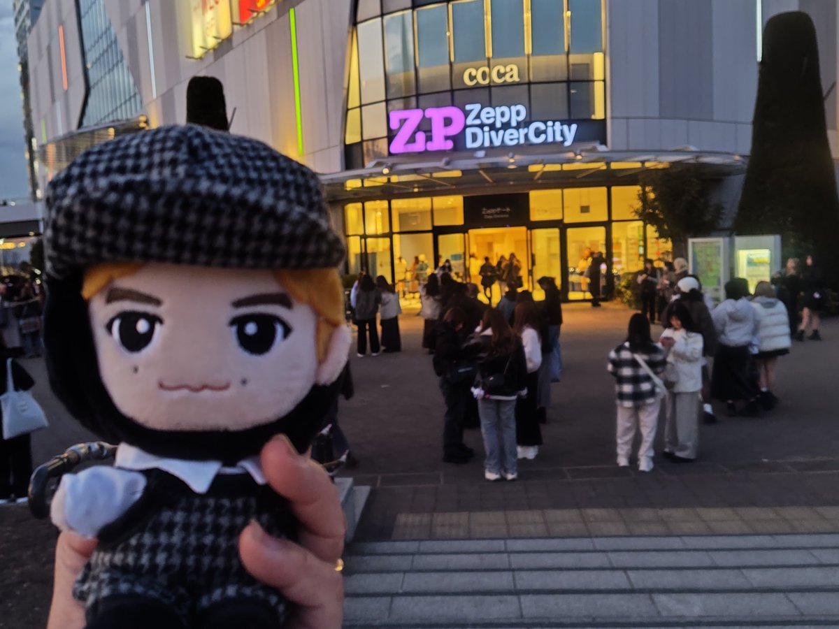 m0YOoWlAzH7bsA1's tweet photo. 「Live Summit」
整番呼び出しはじまったよw
楽しいみたな🤭
#LiveSummit
#BUDDiiS https://t.co/qpuG9somIz