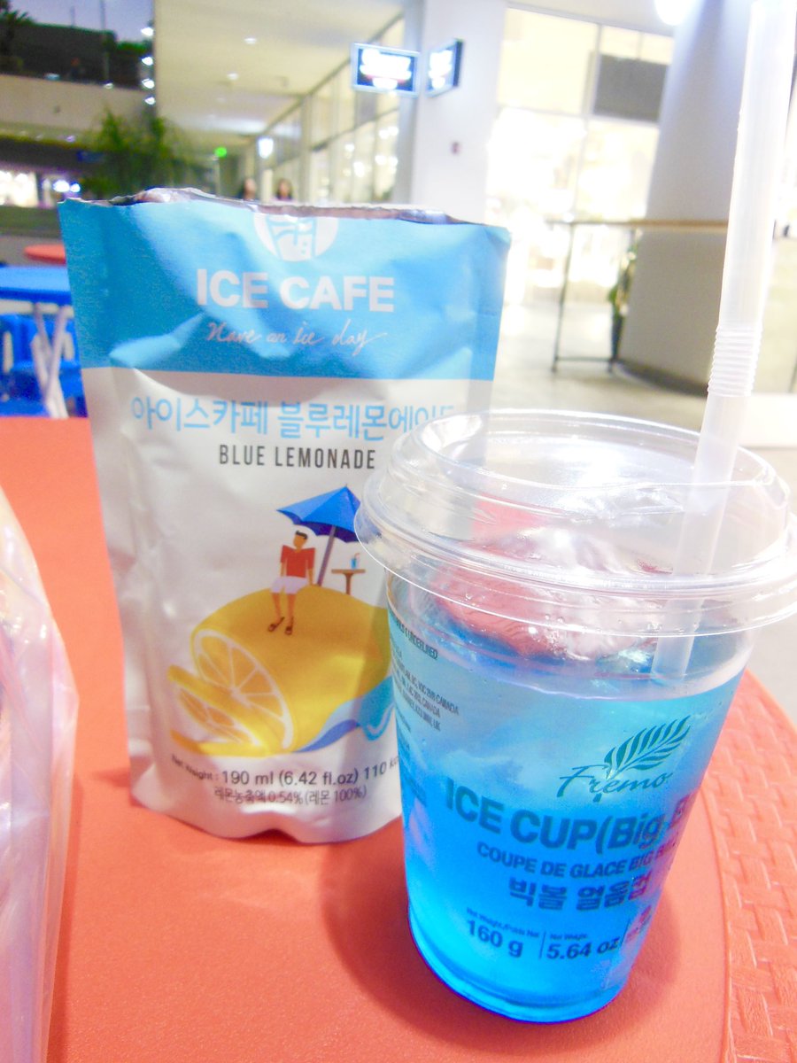 Queenie4ever's tweet photo. Found the pouch drink & sphere ice cup at Seoul stop #bluelemonade #tasty #shopping #conveniencestore https://t.co/yxbVPXY5CV