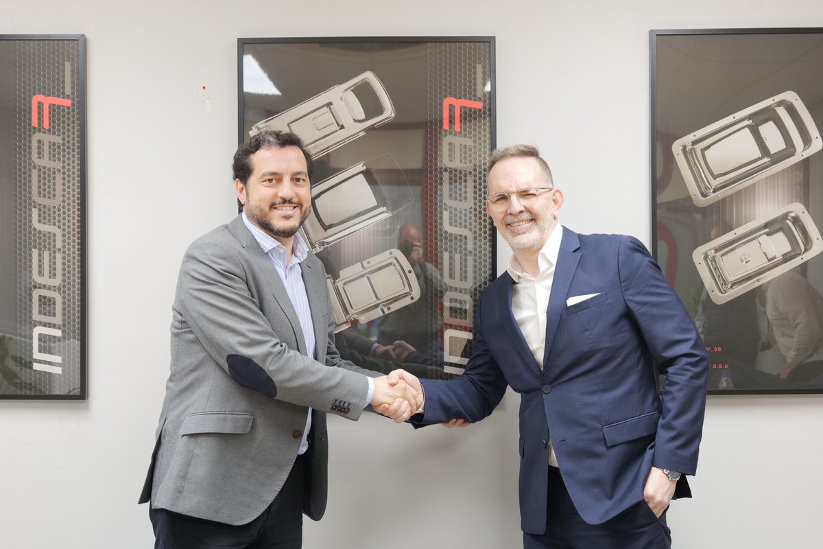 🫂 Gracias a nuestros amigos de <a href="/AIndescar/">Indescar S.A.U.</a> por aportar su granito de arena en esta COPA DE SM EL REY para que sea todo un ÉXITO🤩

🤝 Antonio Tomás y Felipe Pascual, CEO y presidente de cada entidad, firmaron este jueves el acuerdo publicitario para estos días de competición🔝