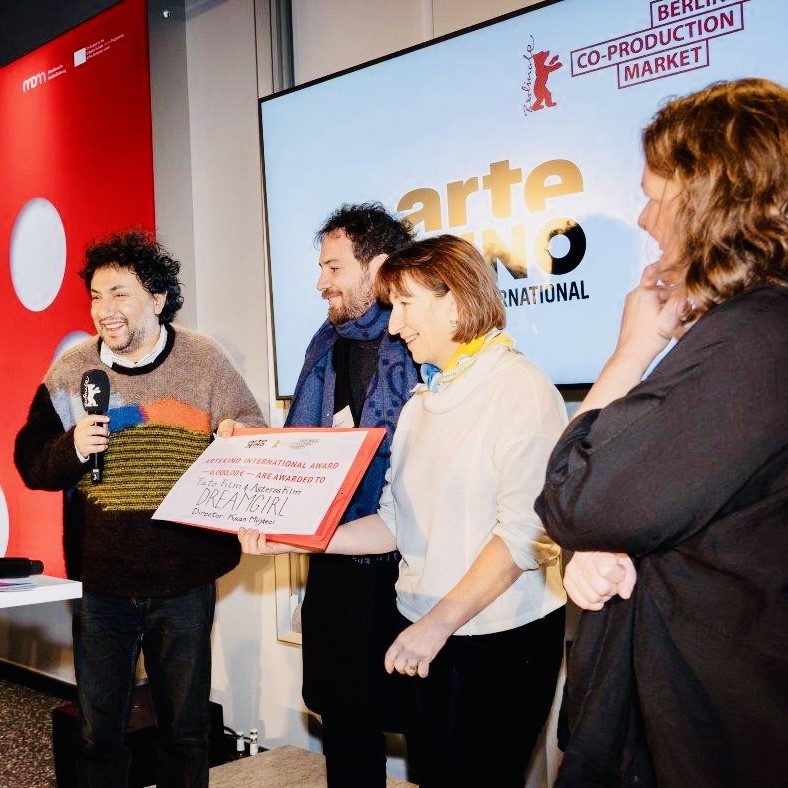 ArteKino (@arte_kino) on Twitter photo 📽Le projet DREAMGIRL de Kaan Müjdeci a reçu le prix <a href="/Arte_Kino/">ArteKino</a> International au Festival international du film de Berlin ! Production <a href="/OlenaKino/">TatoFilm</a> - <a href="/OlenaYershova/">Olena Yershova</a> et Asteros Film - <a href="/DogramacKanat/">Kanat Doğramacı</a>
#Cinema <a href="/ARTEpro/">ARTE pro</a> 📽Le projet DREAMGIRL de Kaan Müjdeci a reçu le prix <a href="/Arte_Kino/">ArteKino</a> International au Festival international du film de Berlin ! Production <a href="/OlenaKino/">TatoFilm</a> - <a href="/OlenaYershova/">Olena Yershova</a> et Asteros Film - <a href="/DogramacKanat/">Kanat Doğramacı</a>
#Cinema <a href="/ARTEpro/">ARTE pro</a>
