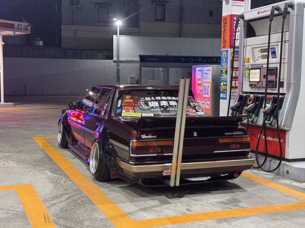 ava_ta_bo's tweet photo. クレスタとりあえず完成しました🤙
セリカワークス加工　リアドアも開くように作りました
加工鉄チンF 10.5j-37 R 11.5j-51
フェンダースポイラー
ルーフスポイラー
片目2灯ライトカバー
テール左右新調
ホイールとフェンダーはラメで塗ってもらいました🤙
めちゃくちゃ理想形になった
山ちゃんいつも塗装ありがとう👍