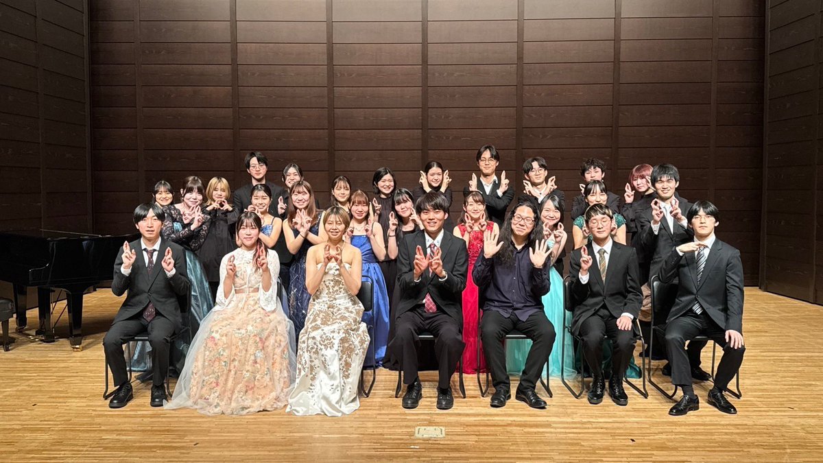R5022Momo's tweet photo. 2/17オーボエ科定期演奏会、2/18ファゴット科定期演奏会に賛助出演させていただきました。
大学4年間、管楽器の中でオーボエとファゴットは特に共演回数が多かった気がします。
たくさん勉強させてくれてありがとう！一緒に音楽できて本当に光栄です。 https://t.co/d3VXx2gGXF